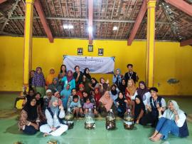 Dapur Rumah Bisa Jadi Sumber Pupuk! KKN UNS Latih Ibu-Ibu PKK Buat POC Sendiri
